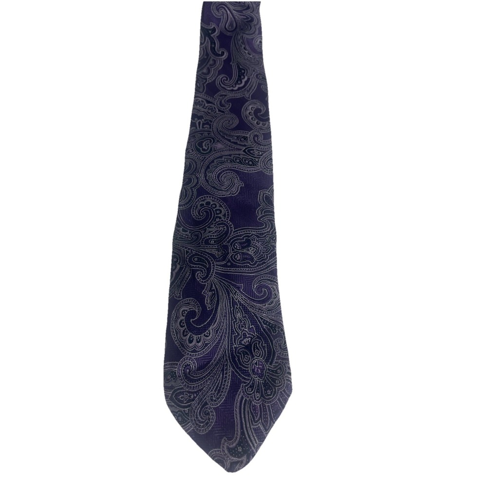 CM Gold Series Tie Paisley Stunning Purple Eye Catching Cool Designed in Italy